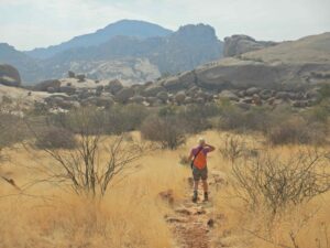 Dienstag, 30.08., Erongo-Gebirge, Wanderung